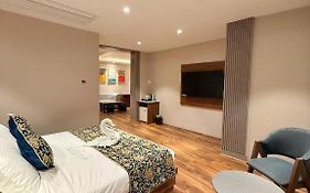 Hotel Vijaydeep Place Near Delhi Airport